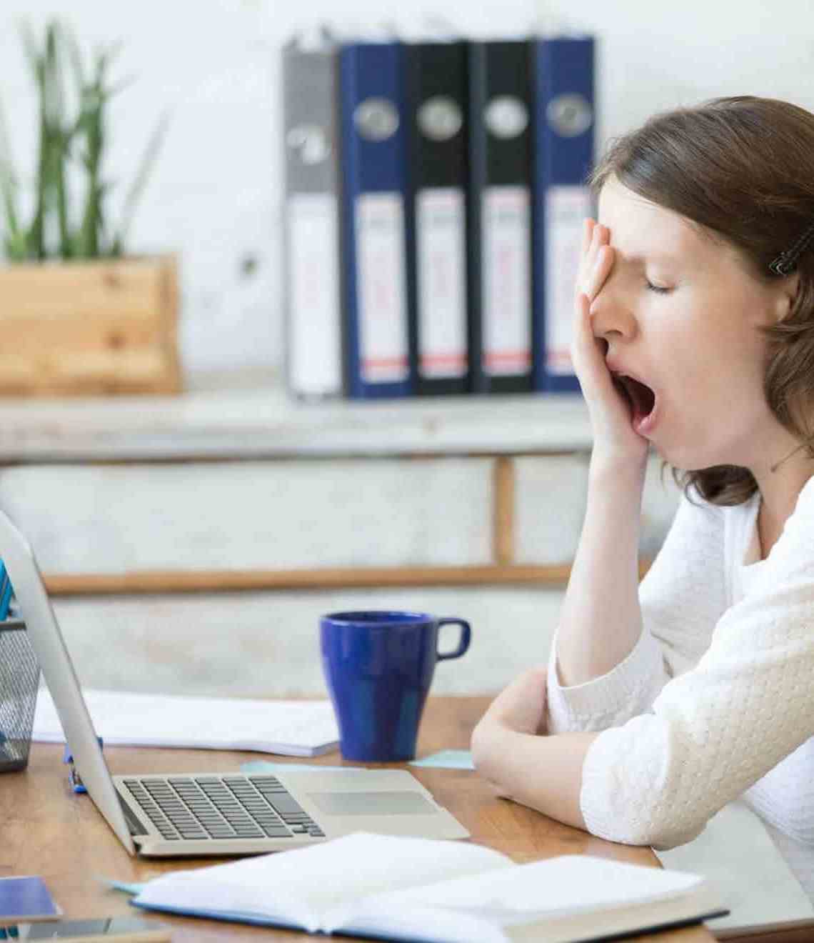 Como Se Manter Acordado No Trabalho: 18 Estratégias Comprovadas, Mesmo Se Você Está Muito Cansado