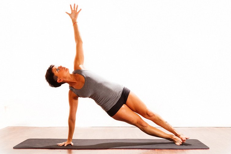 12-posiciones-yoga-bajar-peso-rapidamente_465