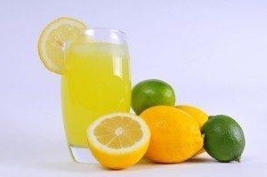 beneficios-de-beber-agua-de-limon-todas-las-mananas_580