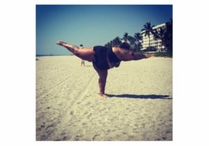 o-excesso-de-peso-nao-impede-praticar-yoga-34