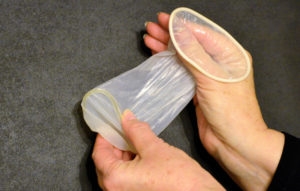 preservativo-feminino-como-usar-17