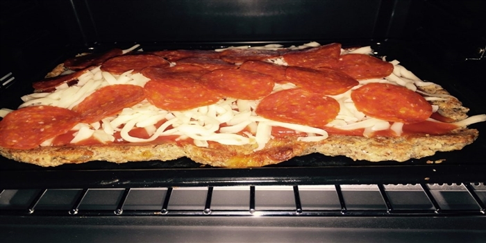 pizza-baixa-em-hidratos-de-carbono-dentro-do-forno